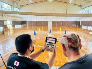 ドローン操舵入力の基本とそれに伴う機動性を説明