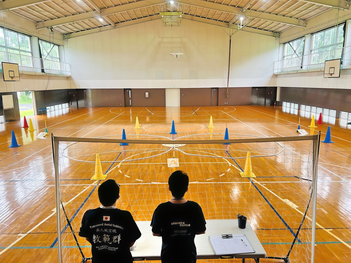 「スクエア飛行(四角飛行)」直進力をテストします