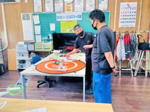 機体に電源入力。入力の際の注意事項を解説。事故抑止