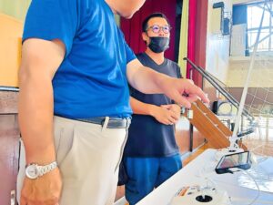 実地訓練前のドローン機動性の説明。ドローンは航空機