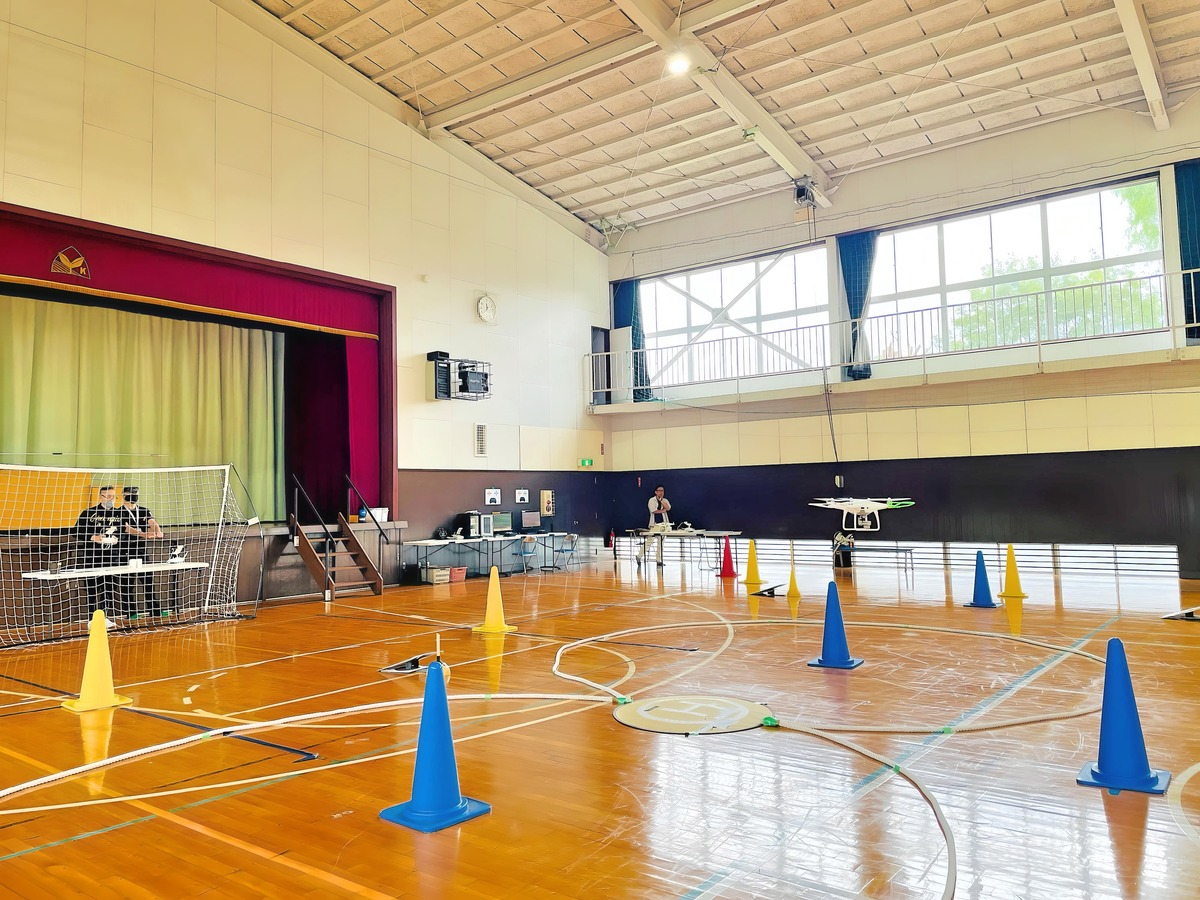 「実技審査」高度1.5m8の字飛行2周。最も難操舵