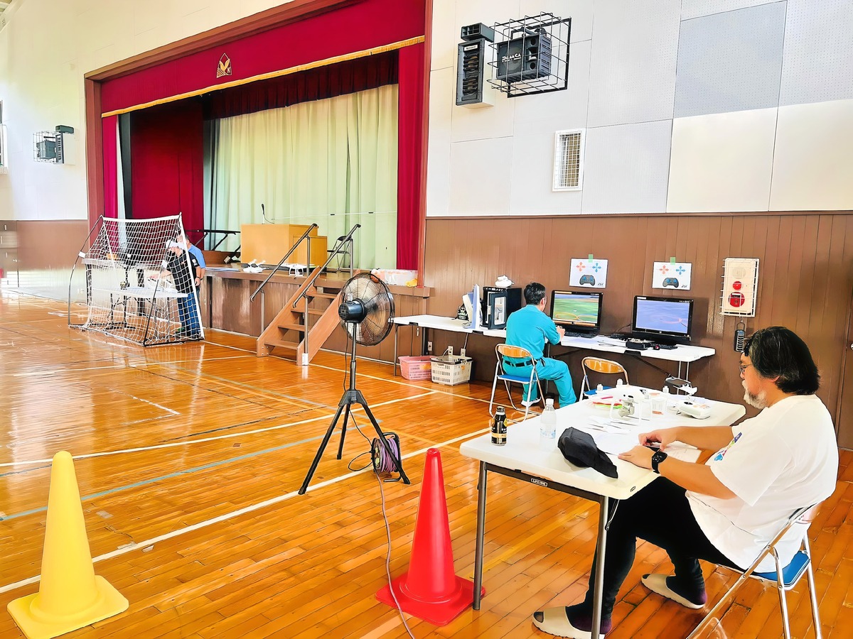 3ブースに分かれ各々と課題に取り組んでおります