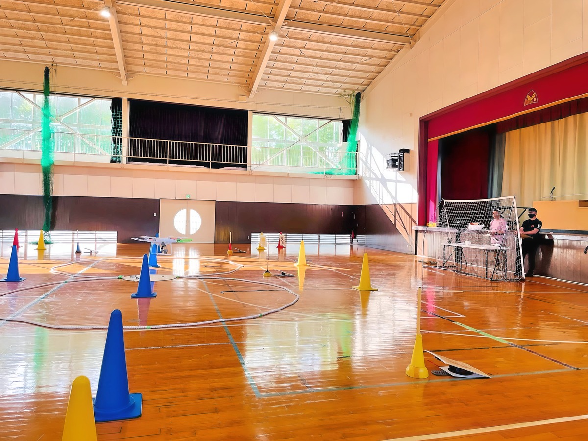 「実技審査」高度1.5m8の字飛行2周。最も難操舵