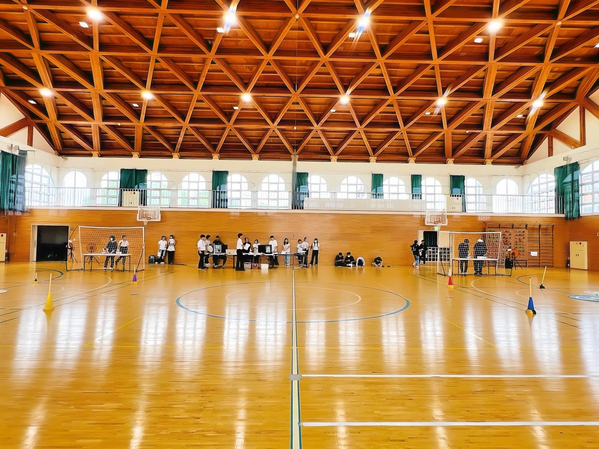 2コート授業ですが、生徒の数に合わせた設営が必要