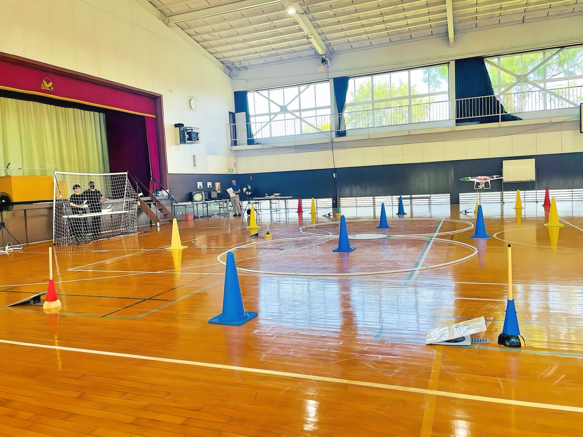 「実技審査」高度1.5m8の字飛行2周。最も難操舵