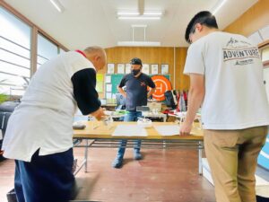 「ドローンとは」「飛行前後点検」と教室から開始