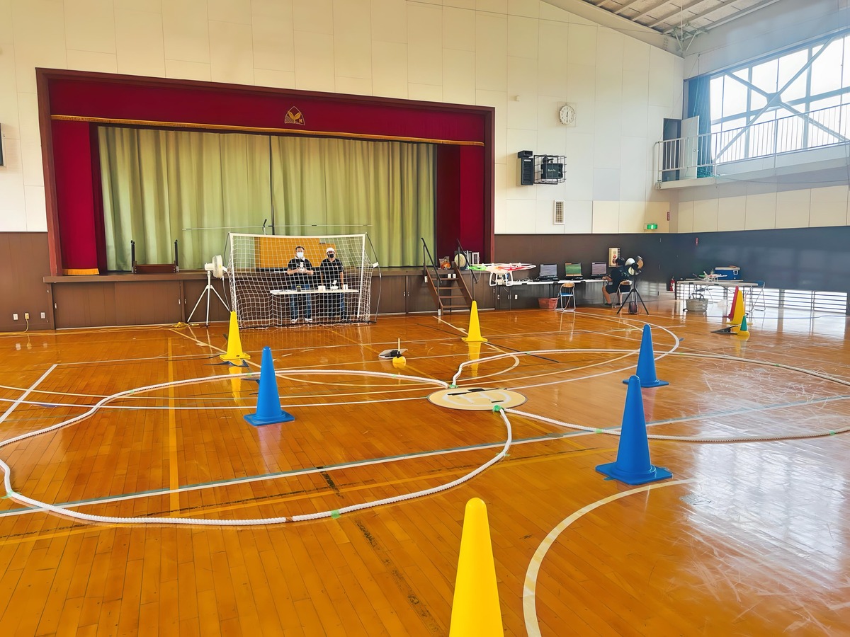 基本飛行のホバリング。機体を止める操舵から全方向へ