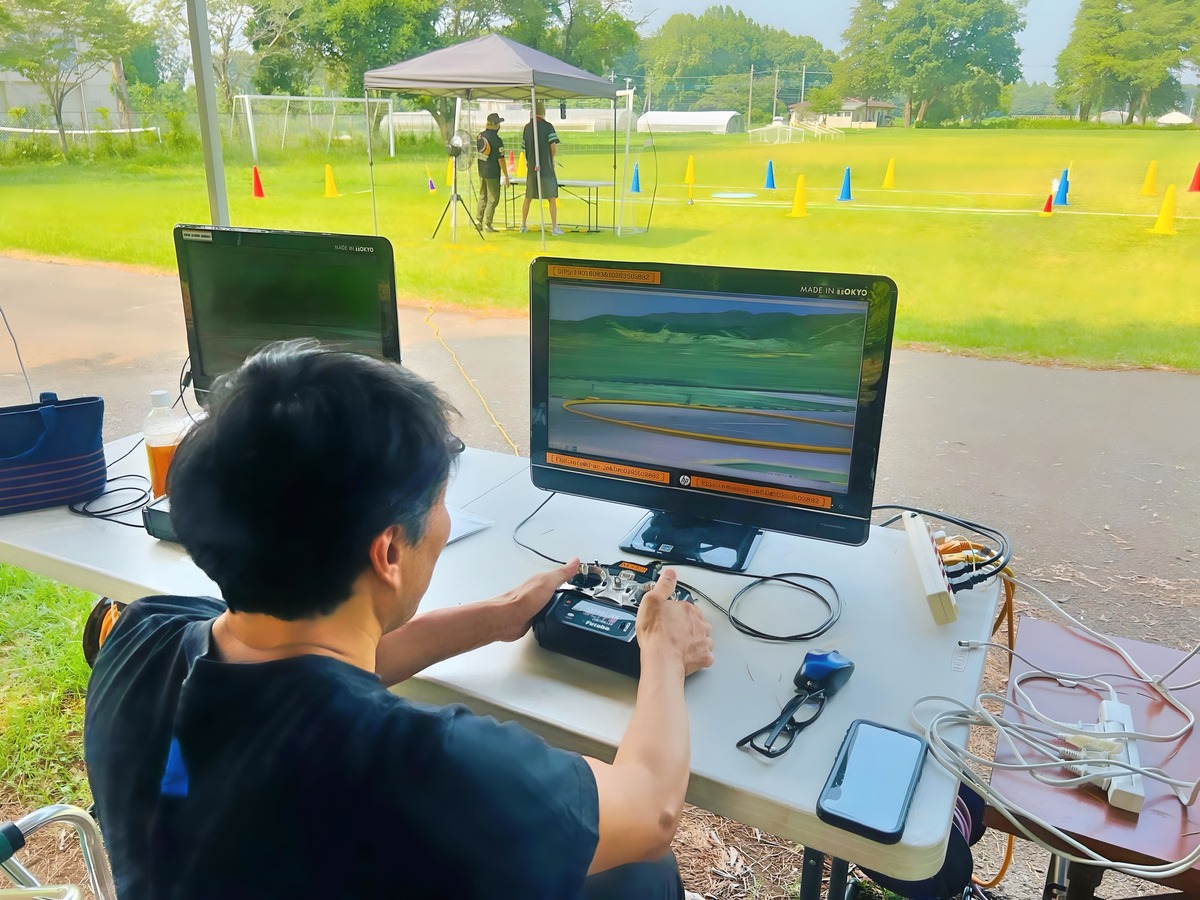 「フライトシュミレーター」では操舵指の感覚を学習