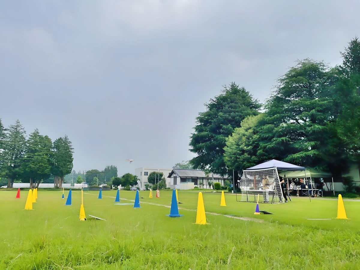「飛行前点検」高度1.5m四操舵及びカメラ起動確認