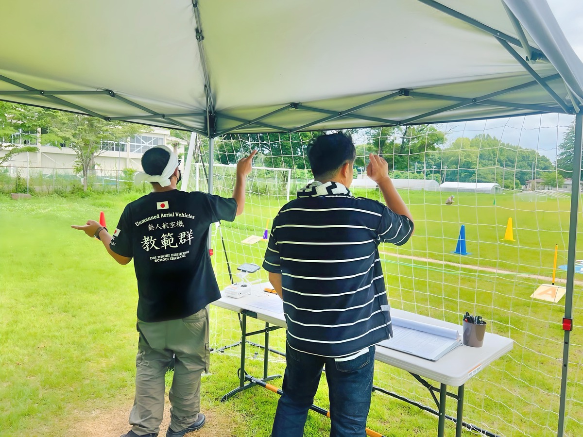 「六方向指差し確認」常に周囲の安全を確保します