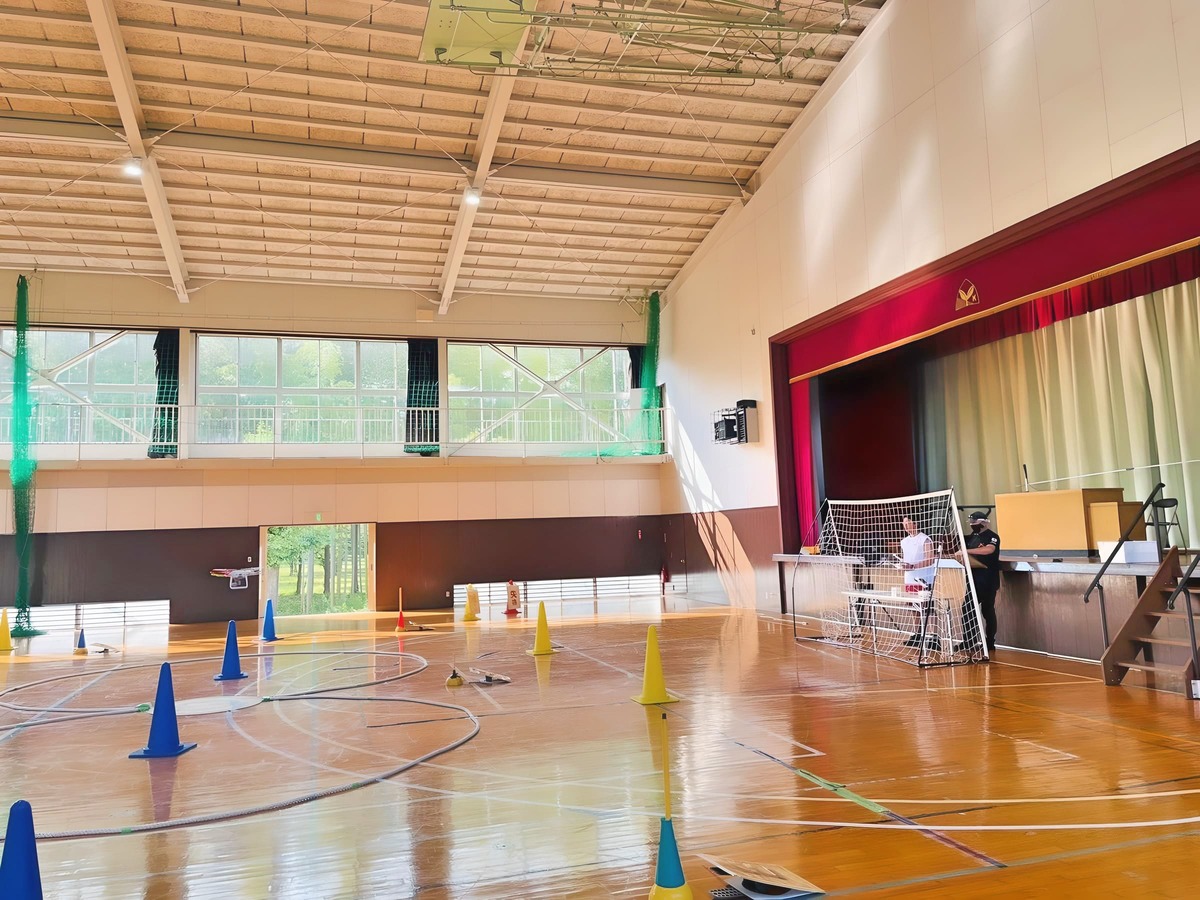 「飛行前点検」高度1.5m四操舵及びカメラ起動確認