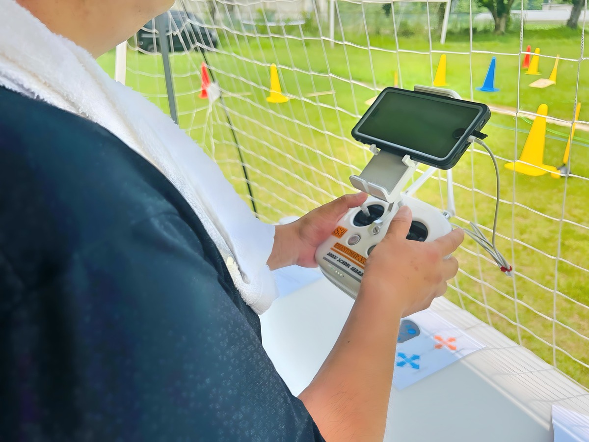 持ち方OK。初動はとても重要です、癖のない飛行を案内します