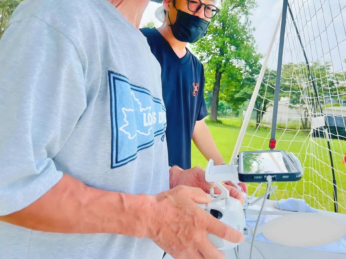 課題克服に向け重複訓練。両指を同時に操作する技能