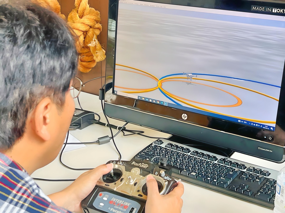 PモードAモード交互サークル飛行。大から小回りへ