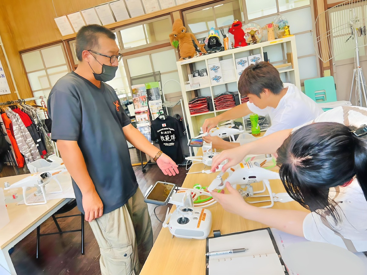 初日は飛行前後点検から。この後ドローン機動性能学習