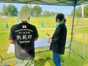 Kさんは側面飛行を集中飛行。回転超過（入力し過ぎ）