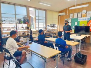 飛行訓練前ブリーフィング。各自課題体調面など共有