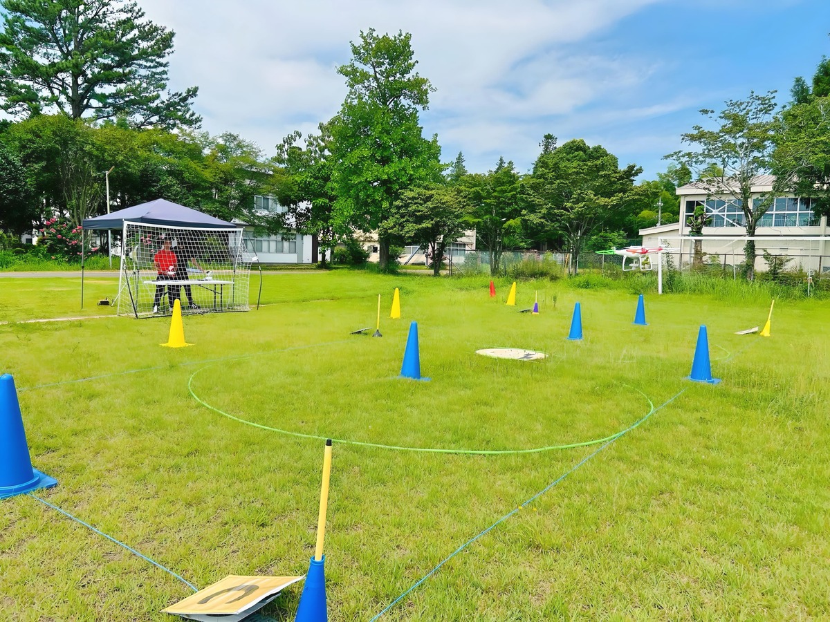 「実技審査」高度1.5m8の字飛行及び緊急着陸