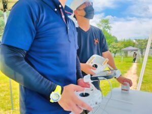 四方向ホバリングに経て十時飛行。側面飛行を徹底訓練