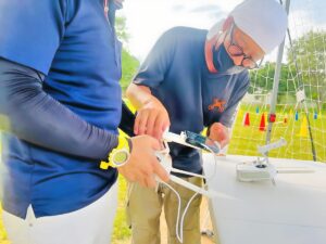 操舵仕方を修正指導。悪い癖にならないよう確認します