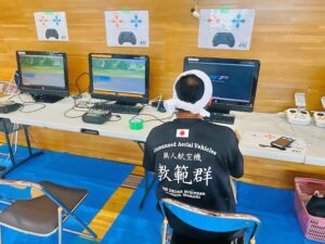 フライトシュミレーターは生徒用に設定する山﨑教官