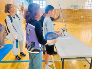 フライトシュミレーターでドローン操舵体験です