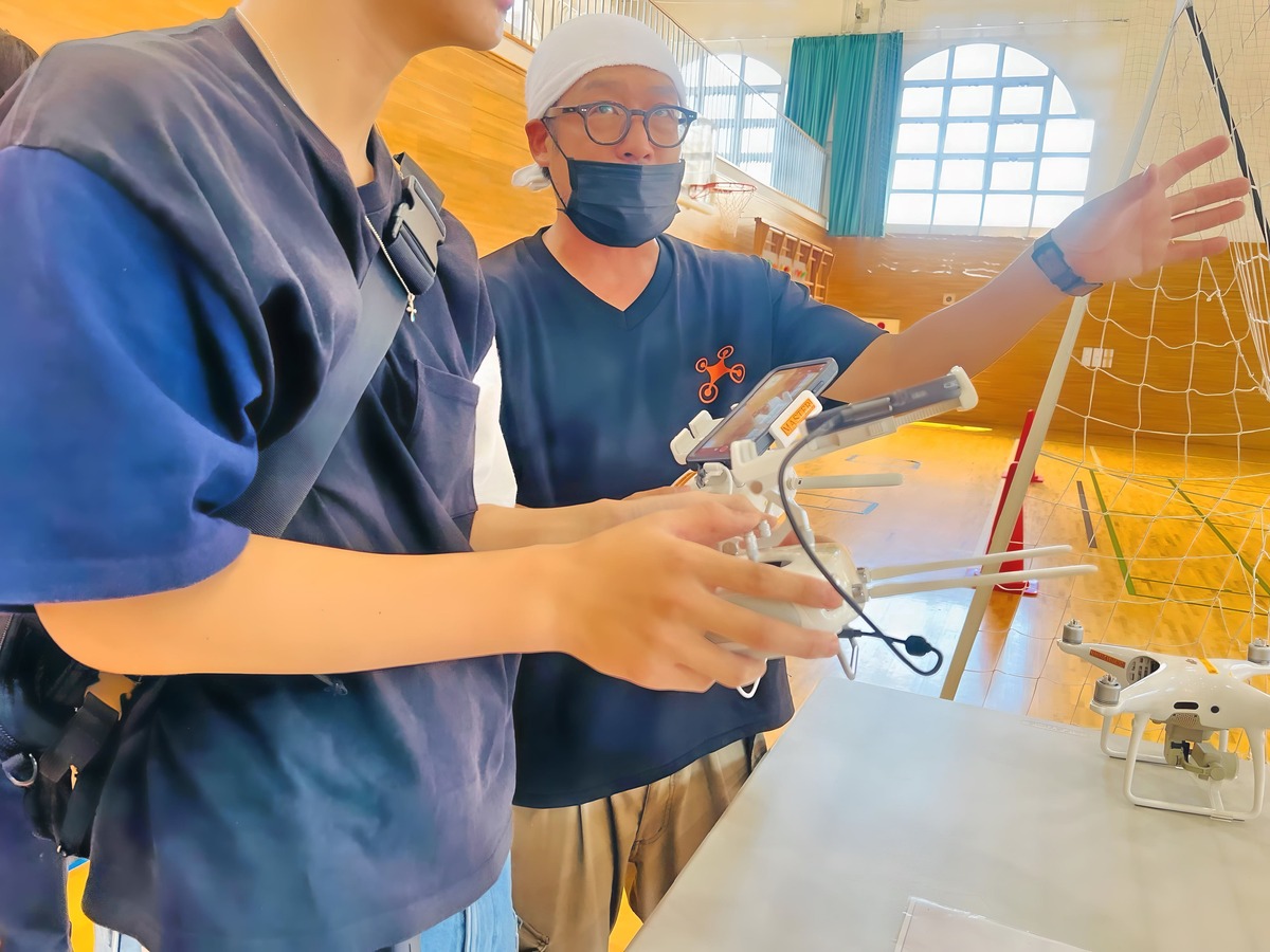 ドローン機動性の解説を交えながら飛行体験します