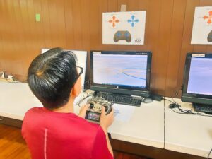 初学者は入力動作が深く入り過ぎてしまうため、シュミレーターで補正します