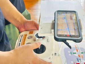 モニター飛行は目視内限定変更。ラインに沿って飛行します