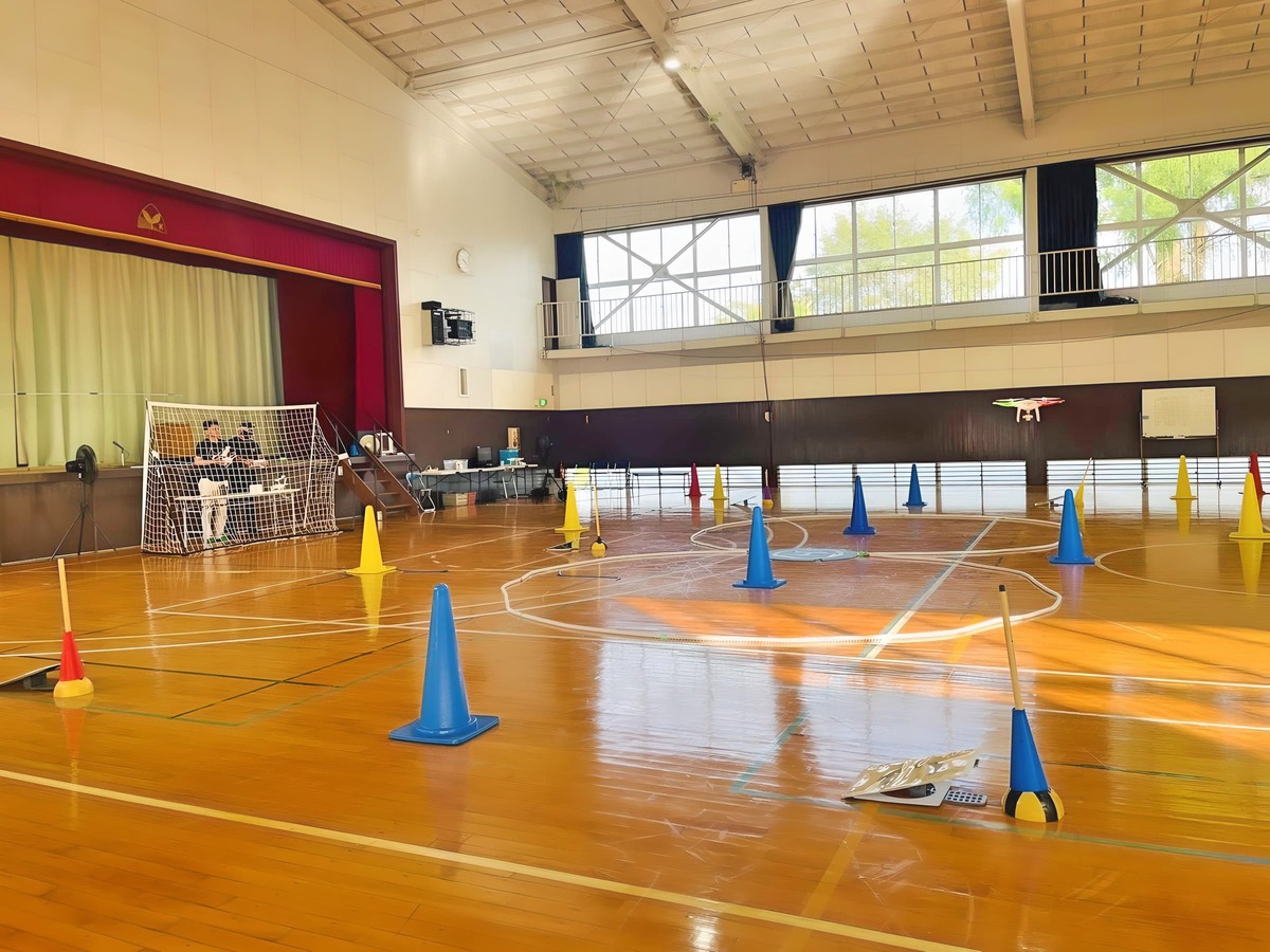 「実技審査」高度1.5m8の字飛行2周。最も難操舵