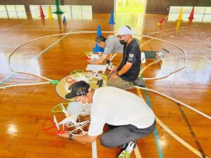 電源入力後の飛行前点検。各部位の起動チェック及びパラメーターの確認