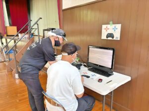 フライトシュミレーターを使い操舵スティックを習得