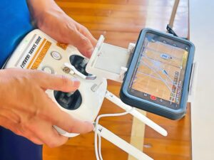 カメラ下方へ常にポジションを確認し距離感を掴みます