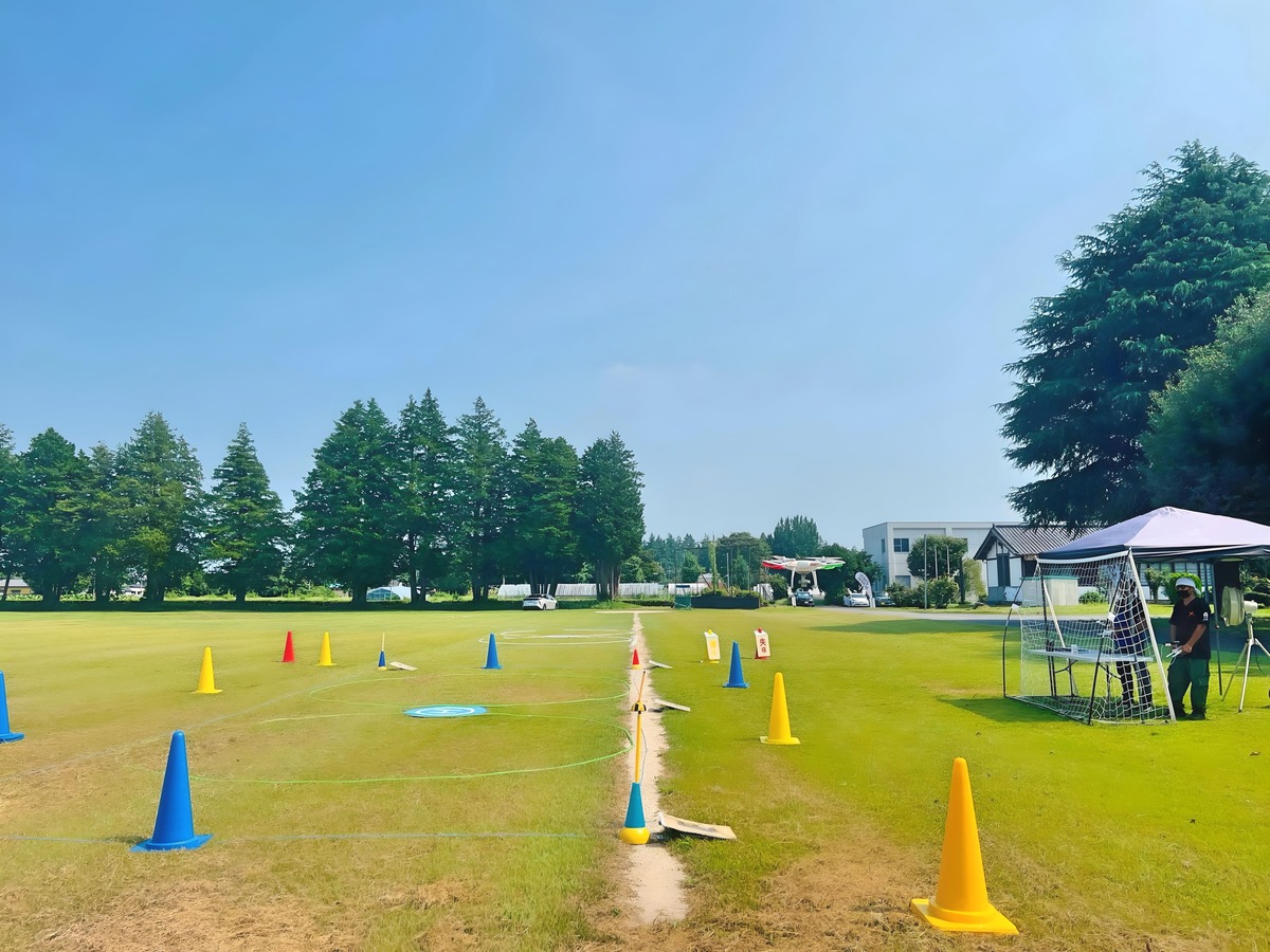スクエア飛行は側面前進。側面前進は空間認識が必要です