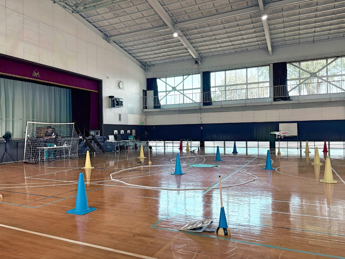 「実技審査」高度1.5m8の字飛行2周。最も難操舵