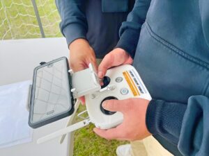 教官の手解きを得て感覚を習得します。継続飛行