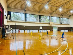 初日実技はホバリングから十時飛行。慣れて対面飛行