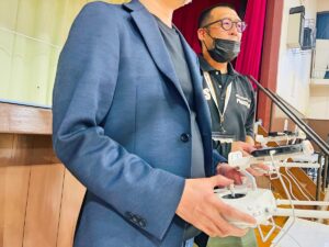 ドローン飛行操舵はとにかくデリケート。手解き披露