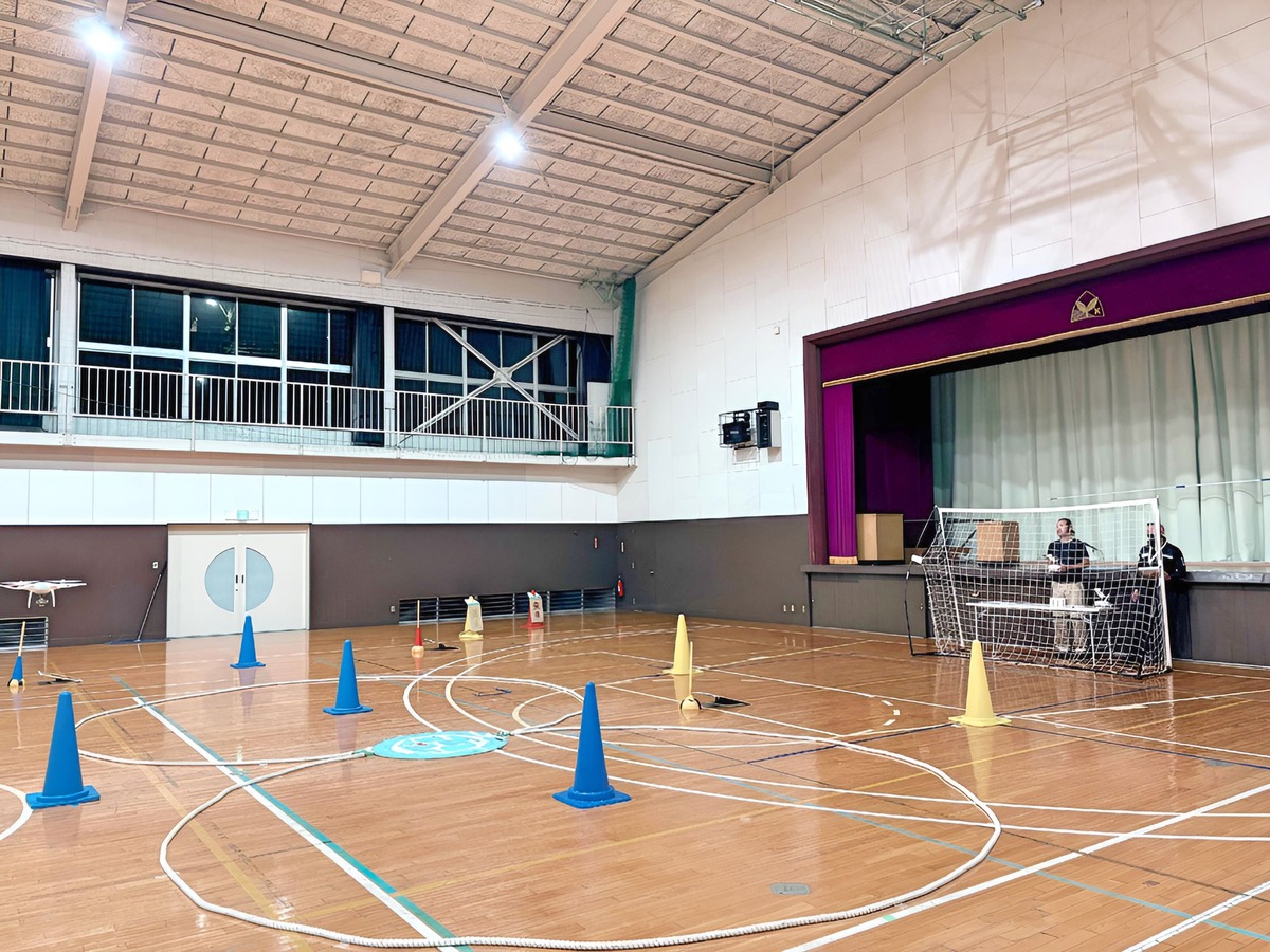 「実技審査」高度1.5m8の字飛行2周。最も難操舵