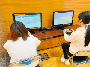 シュミレーターにて入力感触や操舵手段を習得します