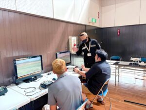 左右のスティックの役割をシュミレーターで説明します