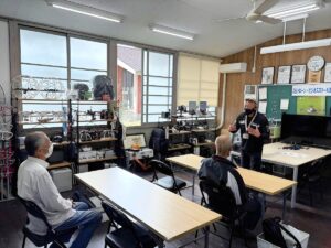 飛行訓練前ブリーフィング。中日のお二人の課題と目標、留意点を共有します