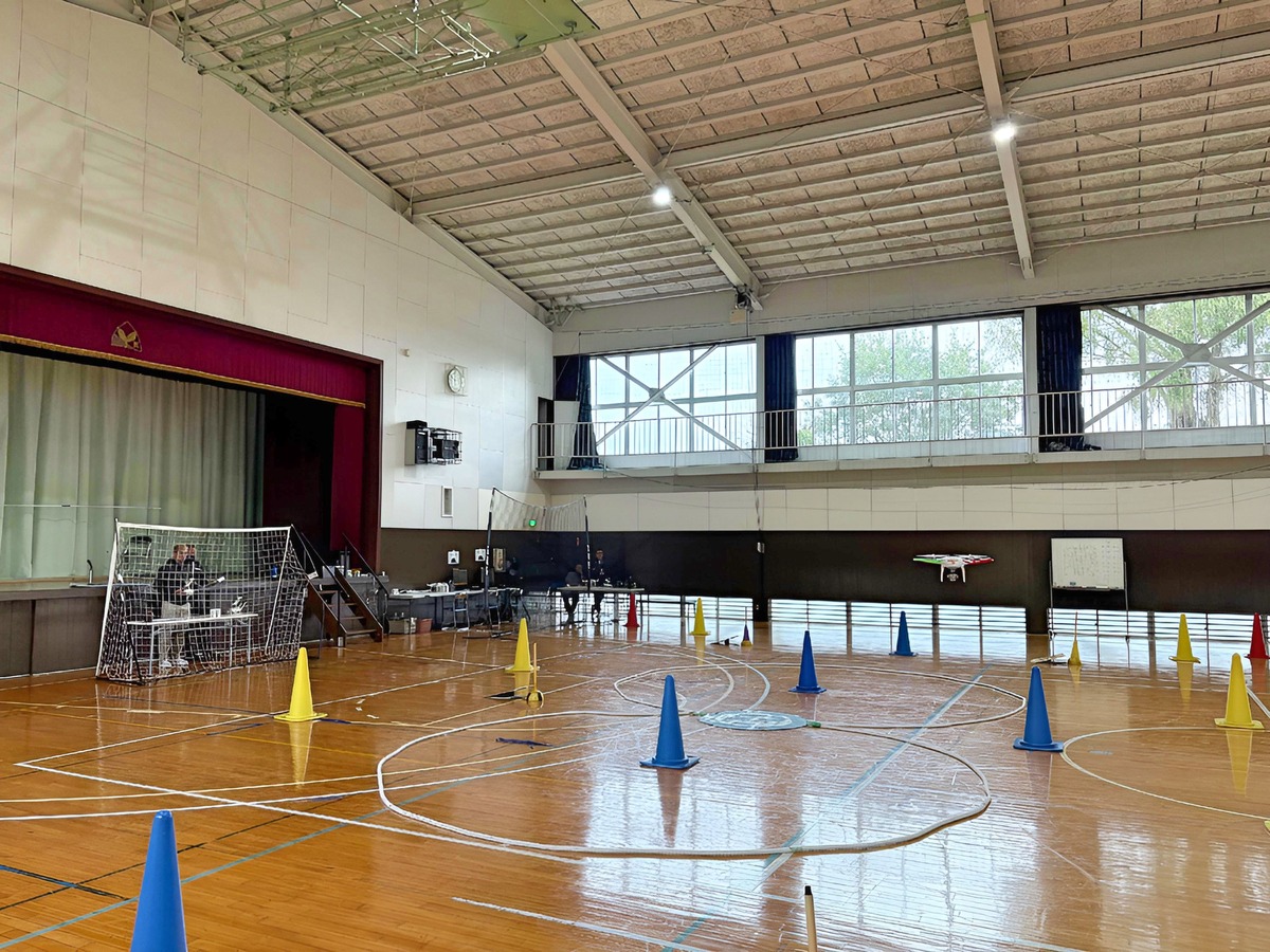 「実技審査」高度1.5m8の字飛行2周。最も難操舵