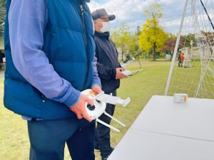 風速強の中、対面とサークルを中心に飛行訓練を実施