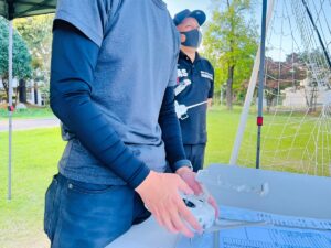 高度3.5m側面ホバリング中。風速の影響は大です