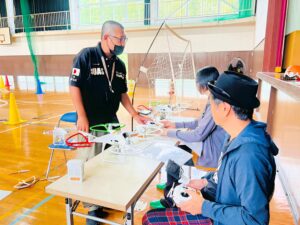 「飛行前後点検」基本から開始。この後飛行へ移ります