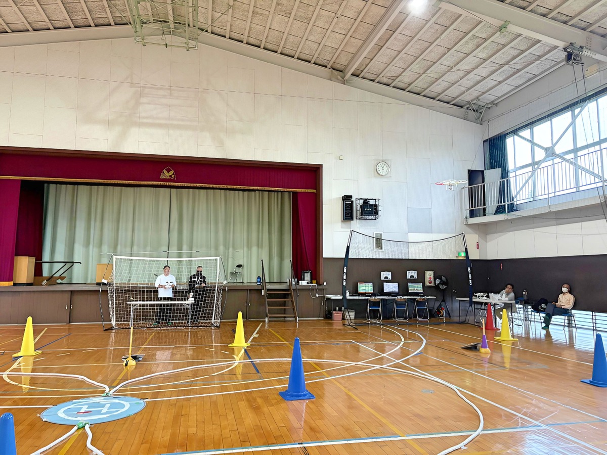 「実技審査」高度3.5mスクエア飛行（四角）