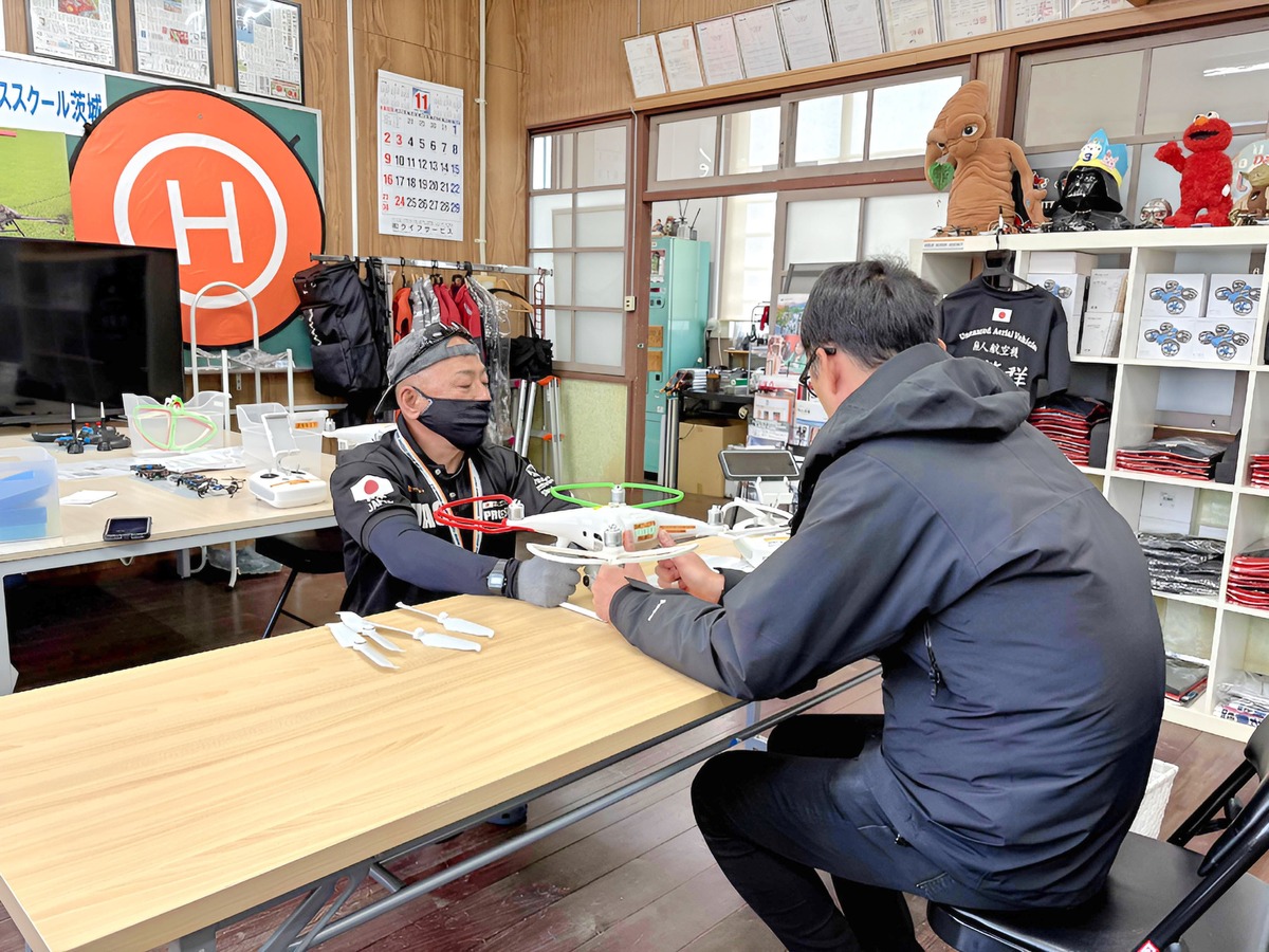 機体電源入力。ギアを固定、バインドを待ちます