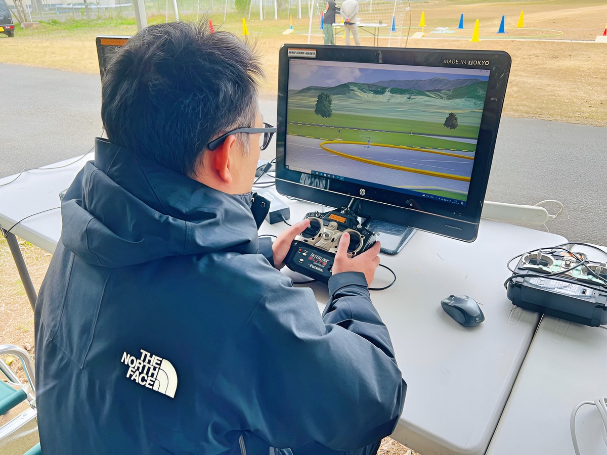 操舵入力はシュミレーターを活用。mm単位の入力です