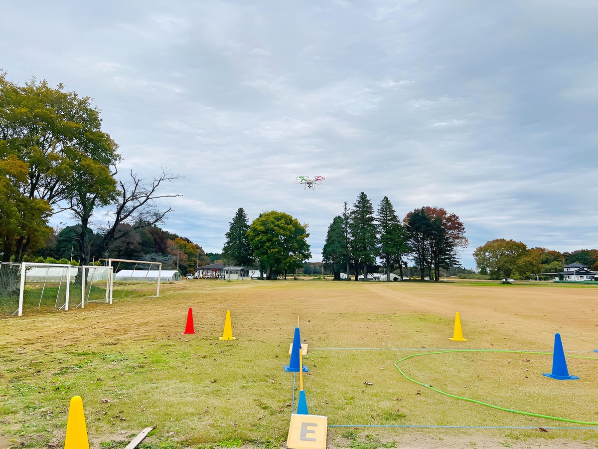 高度変化スクエア。3.5mから1.5mまで降下、対面飛行です